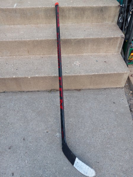 Used Intermediate CCM Right Handed Jetspeed FT4 Pro Hockey Stick P28 Pro Stock
