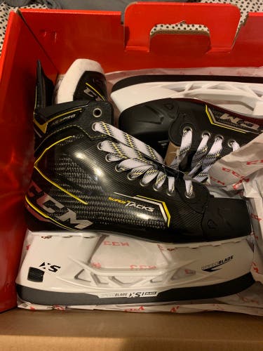New CCM Regular Width  Size 7 AS3 Pro Hockey Skates