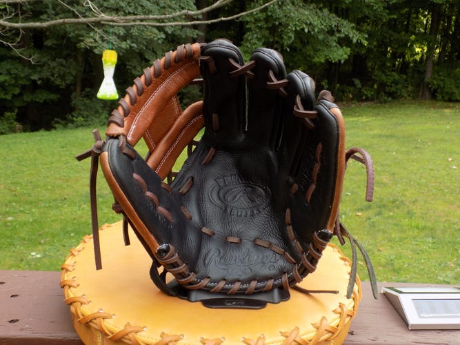 Used Rawlings Right Hand Throw Infield Premium Series Baseball Glove 11.25"