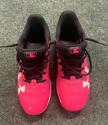 Molded Cleats, Under Armour Softball/Baseball, Youth Size 4.0, Used