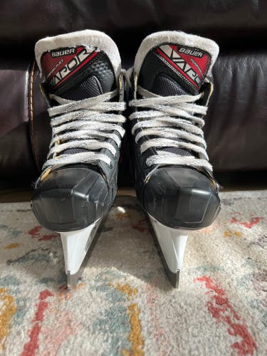 Bauer Regular Width Size 1.5 Vapor X2.9 Hockey Goalie Skates