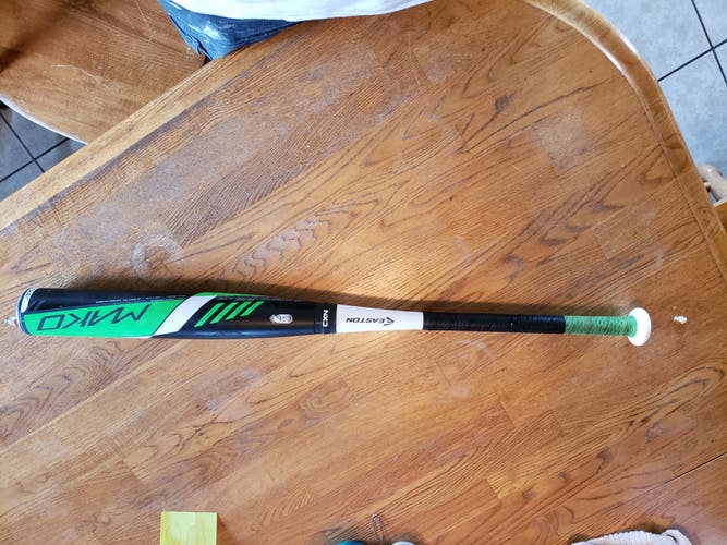 Used USSSA Certified Easton Composite Mako Bat (-11) 18 oz 29"