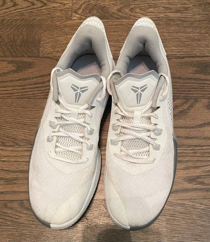 Used Men's Size 8.5 (Women's 9.5) Nike  Mamba Fury Basketball Shoes