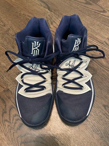 Used Men's Size 7.5 (Women's 8.5) Nike Kyrie 5 Shoes