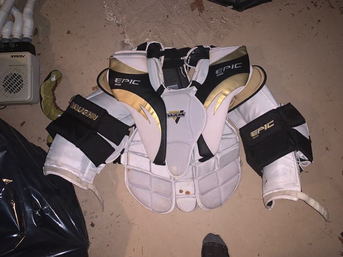Used XL Vaughn Epic 8600 Goalie Chest Protector