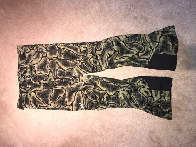 Green Men's Medium Helly Hansen Ski Pants