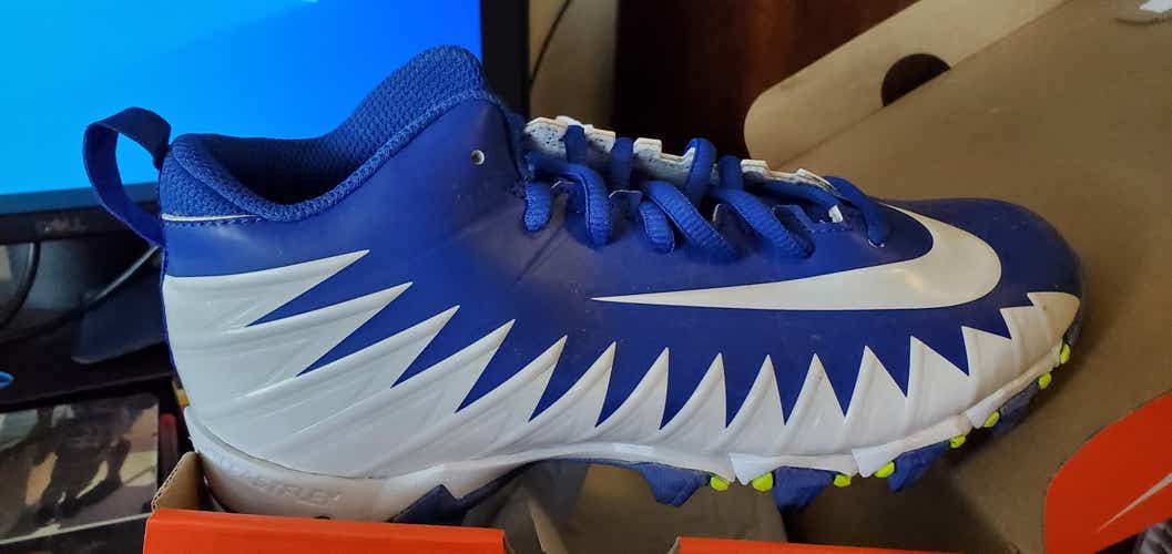 NEW Nike Alpha Menace Shark Football Cleats - Size 5Y