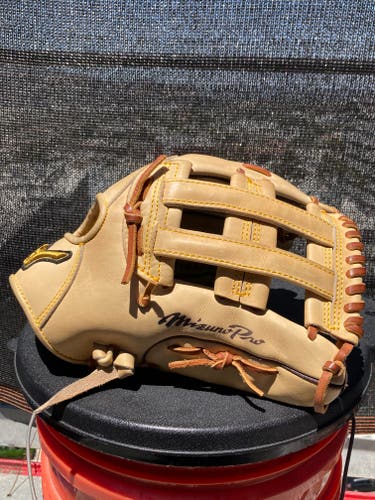 Used Mizuno Right Hand Throw Outfield Pro Baseball Glove 12.75"