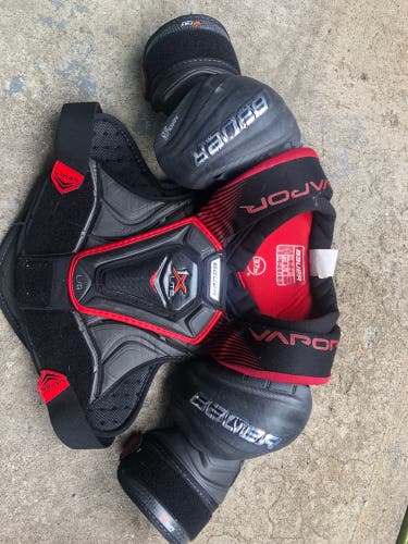 Junior Large Bauer Vapor 1X Lite Shoulder Pads