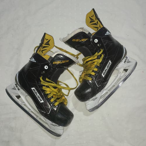 Senior Used Bauer Supreme 180 Hockey Skates Regular Width Size 7