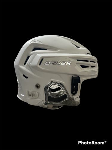 New Medium Bauer  Re-Akt Helmet