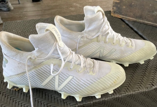 White New Balance Freeze Men's Molded Cleats Mid Top - Size 11.5