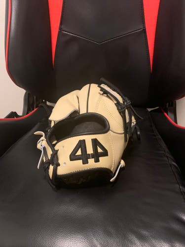 Custom 44 Pro Pitcher's Glove Size 11.75”