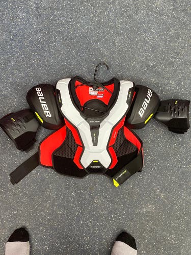 SR Medium Bauer Hyperlite Shoulder Pads