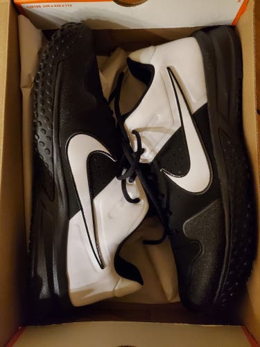 Nike Alpha Huarache Varsity TF Black and White size 11.5