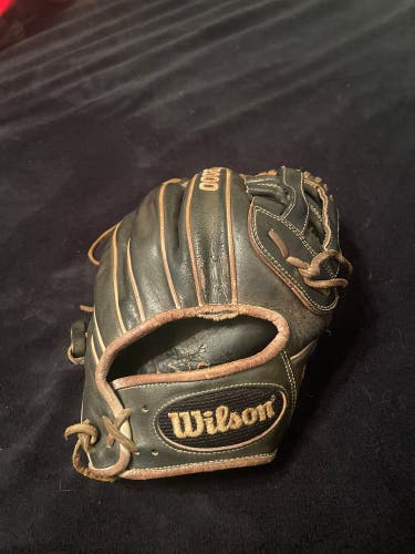 Used Right Hand Throw 11.75" A2000 Baseball Glove