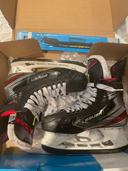 Bauer Vapor 2X Pro Hockey Skates (LS5 CARBON BLADES INCLUDED) And CCM Tacks 710 Helmet