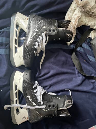 NCAA Pro Stock All Black 6.5 Vapor Hyperlite Hockey Skates