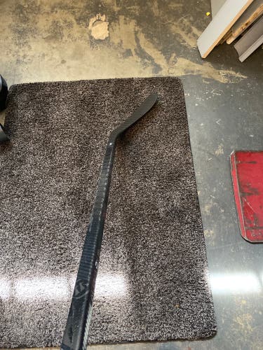 Used Right Handed P28 Alpha DX Hockey Stick