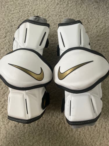 New Medium/Large Nike Vapor Elite Arm Pads