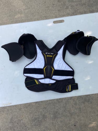 Senior Medium CCM Tacks 5092 Shoulder Pads