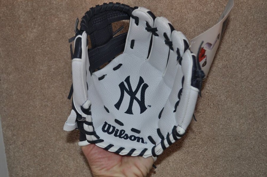 10  Wilson A200 New York Yankees Dustin Pedroia T Ball Glove Age 7 & Under