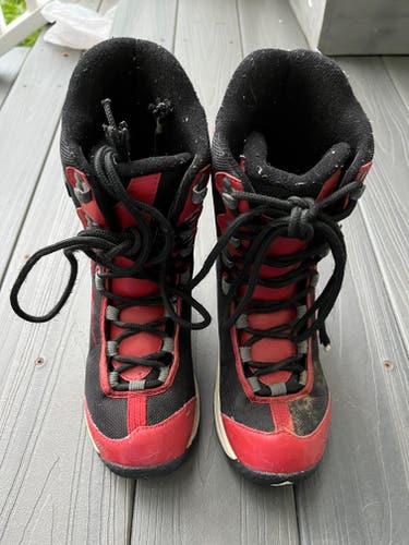 Used Kid's Size 5.0 Liquid LS3 Snowboard Boots
