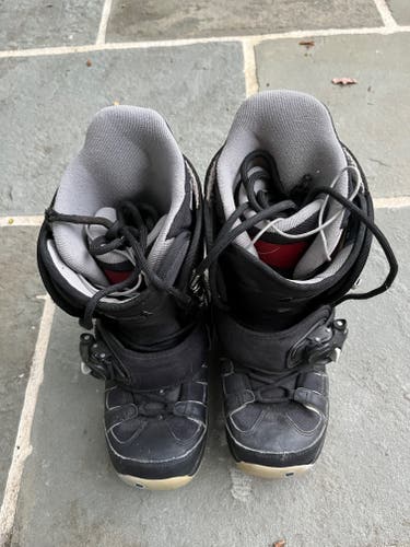 Used Men's Size 9.0 (Women's 10) Burton Moto SI Black Snowboard Boots
