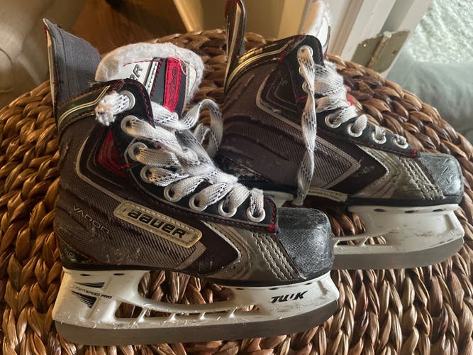 Used Bauer Extra Wide Width Size 11 Hockey Skates