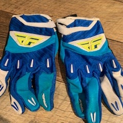 Used F16 gloves