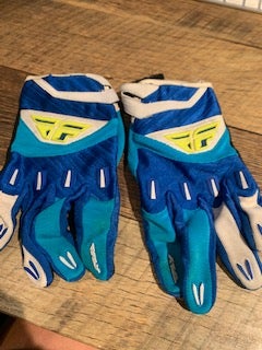 Used F16 gloves