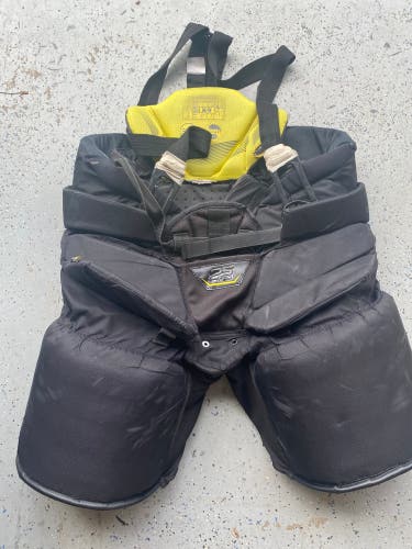 Senior Medium Bauer  Supreme 2S Pro Hockey Goalie Pants
