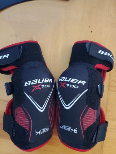 Used Large Bauer Vapor X700 Elbow Pads