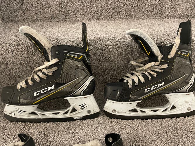 Junior Used CCM Tacks 9060 Hockey Skates Regular Width Size 5
