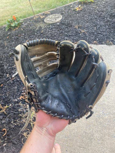 Infield 11.5" A3000 Baseball Glove