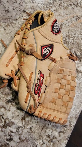 Used Louisville Slugger Right Hand Throw Outfield 125 Series Baseball Glove 12"