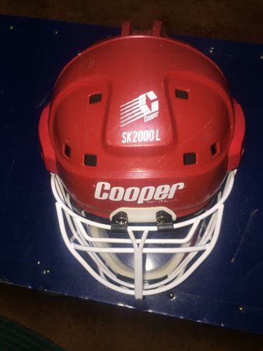 Red Senior Used Refurbished Cooper SK 2000 L Goalie Mask Pro Stock