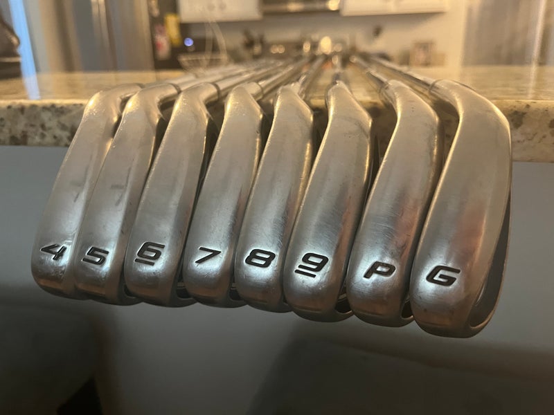 Used Men's Cobra Right Handed FP Iron Set Stiff Flex 8 Pieces Steel Shaft
