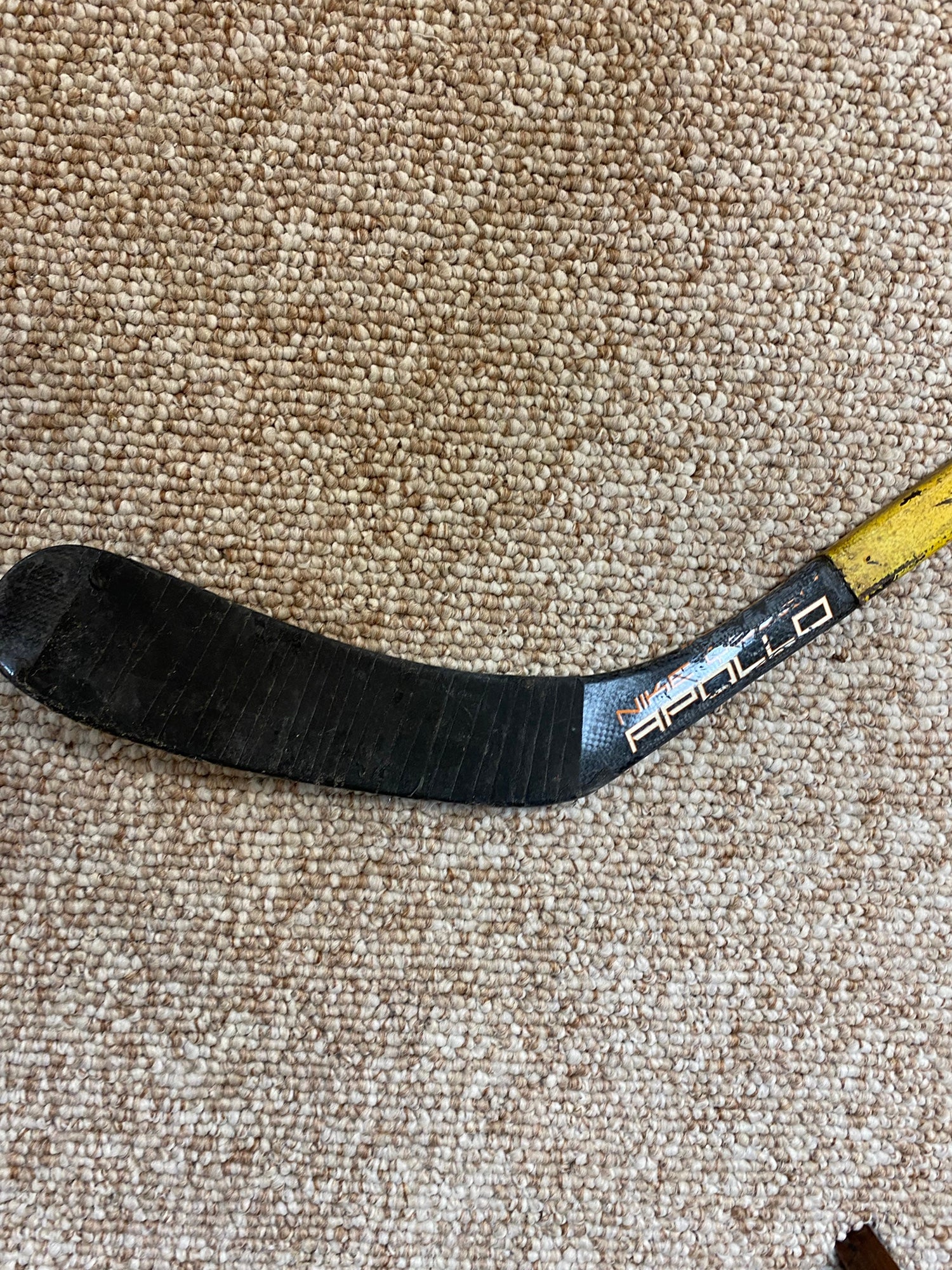 Used Easton Synergy 550 Grip Intermediate Hockey Stick JR II Lie 4 Fle –  PremierSports