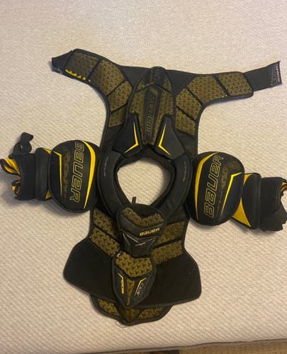 Used Medium Bauer Supreme TotalOne MX3 Shoulder Pads