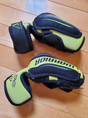 Used Junior Medium Warrior Alpha QX5 Elbow Pads