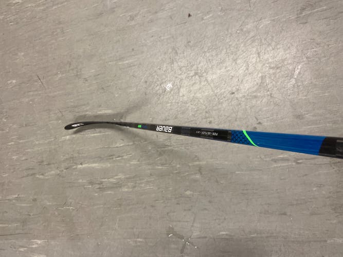 Used Right Handed P28 Nexus Geo Hockey Stick