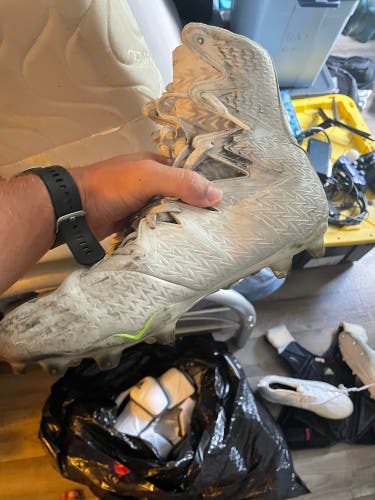 White Men's Molded Cleats High Top Highlight