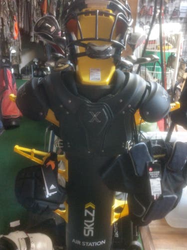 Used Youth Large Xenith Fly Shoulder Pads