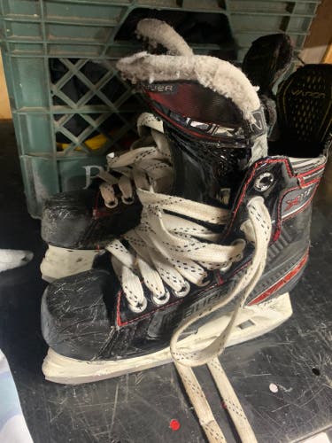 Used Bauer Regular Width  Size 2 Vapor XLTX Pro Hockey Skates