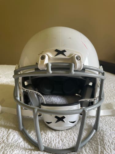 Zenith Youth X2E+ Football Helmet White Large with XRS-21 Facemask Grey