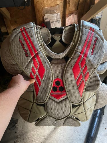 Used Medium Vaughn VE8 Pro Carbon Goalie Chest Protector