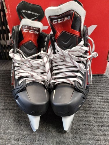 Senior New CCM JetSpeed FT380 Hockey Skates Regular Width Size 9.5