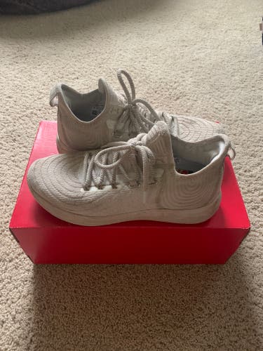 White Used Size 9.0 Under Armour Bryce harper