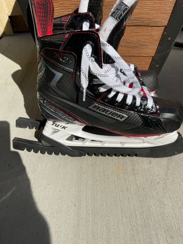 New Bauer Regular Width Size 7 Vapor X2.7 Hockey Skates